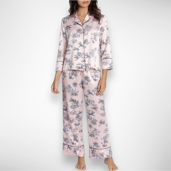 Secret Treasures Other - SECRET TREASURES Women's Pink Tiger Print Satin 2 Piece Pajama Set Medium | EUC
